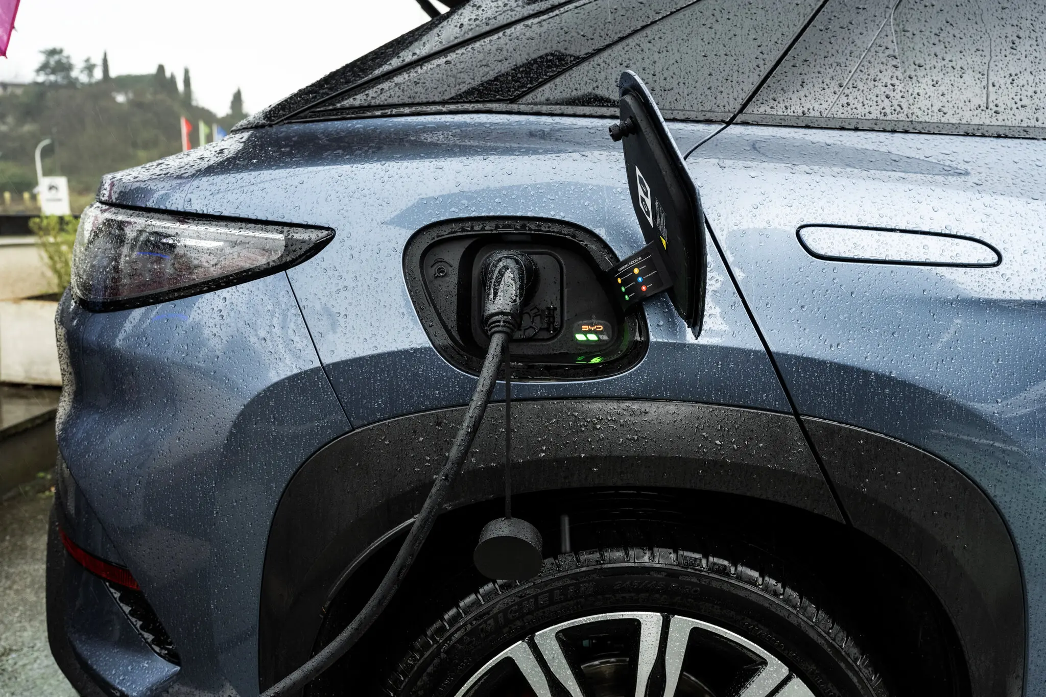 Китай стає головним постачальником іноземних авто до Росії через сірі схеми обходу санкцій